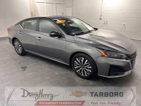 Used 2025 Nissan Altima 2.5 SV FWD image 4