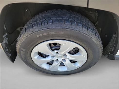 Used 2021 Toyota RAV4 LE AWD/4WD image 11