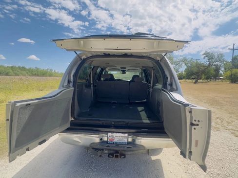 Used 2003 Ford Excursion XLT image 26