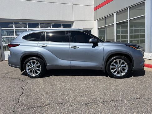 Used 2023 Toyota Highlander Limited AWD/4WD image 32