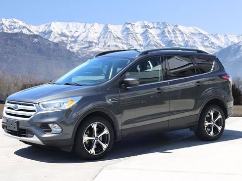 Used 2018 Ford Escape SEL AWD/4WD image 2