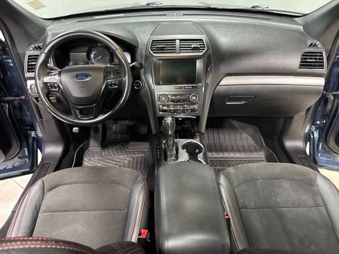 Used 2019 Ford Explorer XLT w/ Equipment Group 202A AWD/4WD image 3