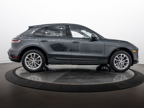 Certified 2026 Porsche Macan AWD/4WD image 8