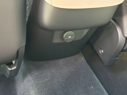 New 2026 Volvo XC90 B6 Plus w/ Protection Package Premier image 16