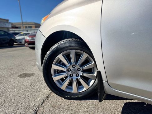 Used 2012 Toyota Sienna XLE image 9