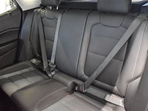 Used 2025 Chevrolet Trax LT w/ LT Convenience Package FWD image 7