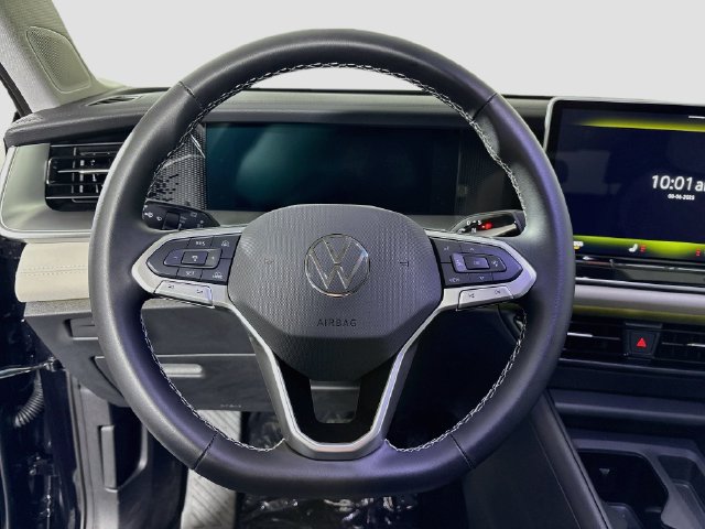 Certified 2025 Volkswagen Tiguan SE FWD image 11