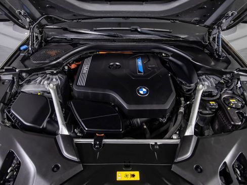 Used 2022 BMW 530e w/ Premium Package RWD image 41