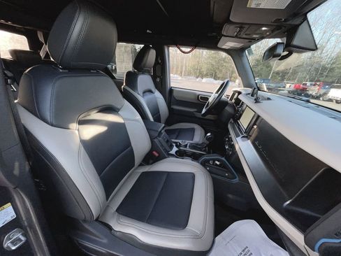 Used 2023 Ford Bronco Wildtrak image 34