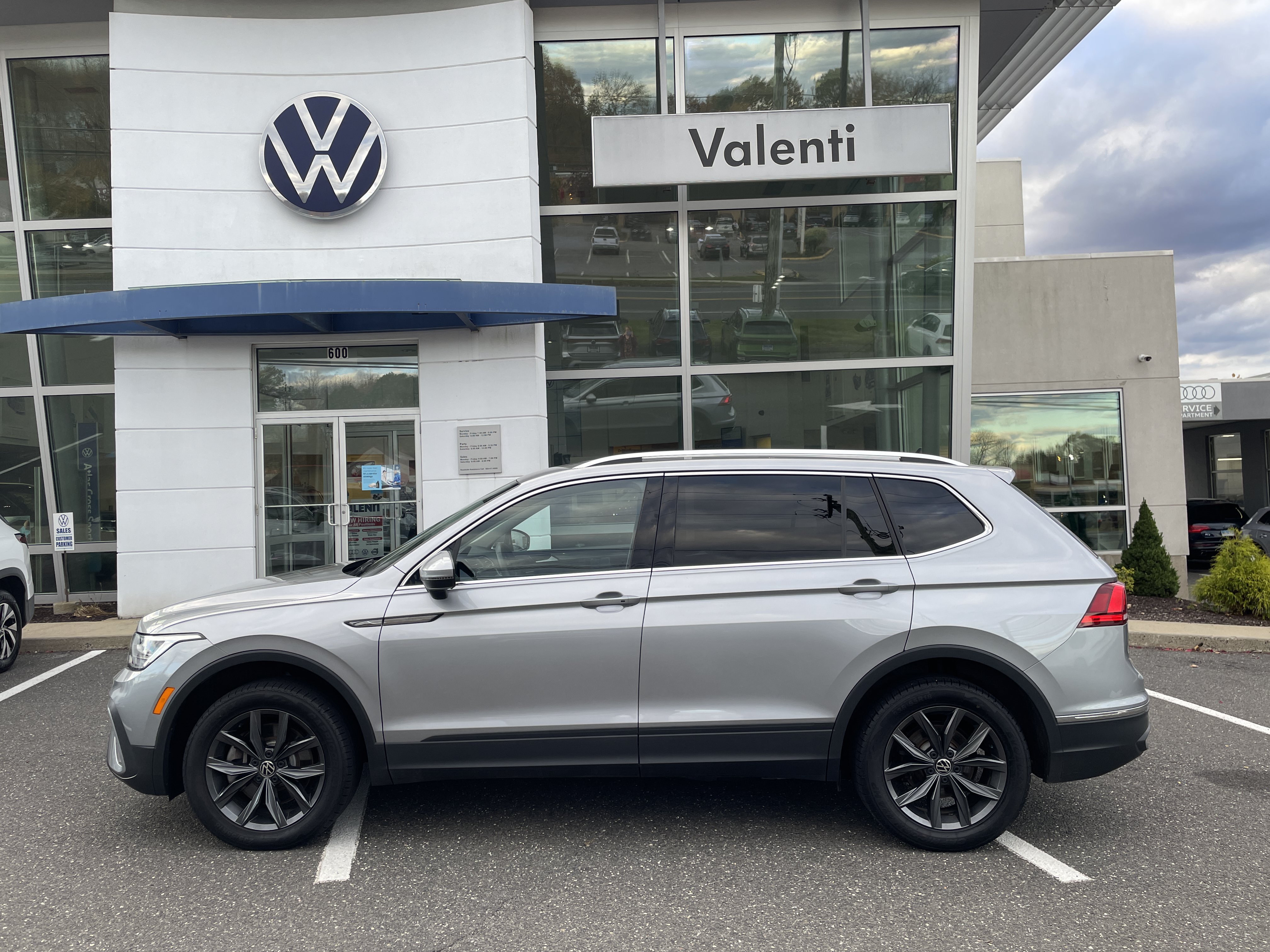 Certified 2022 Volkswagen Tiguan SE AWD/4WD image 4
