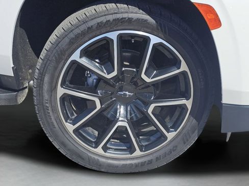 Used 2022 Chevrolet Suburban RST w/ Luxury Package image 17