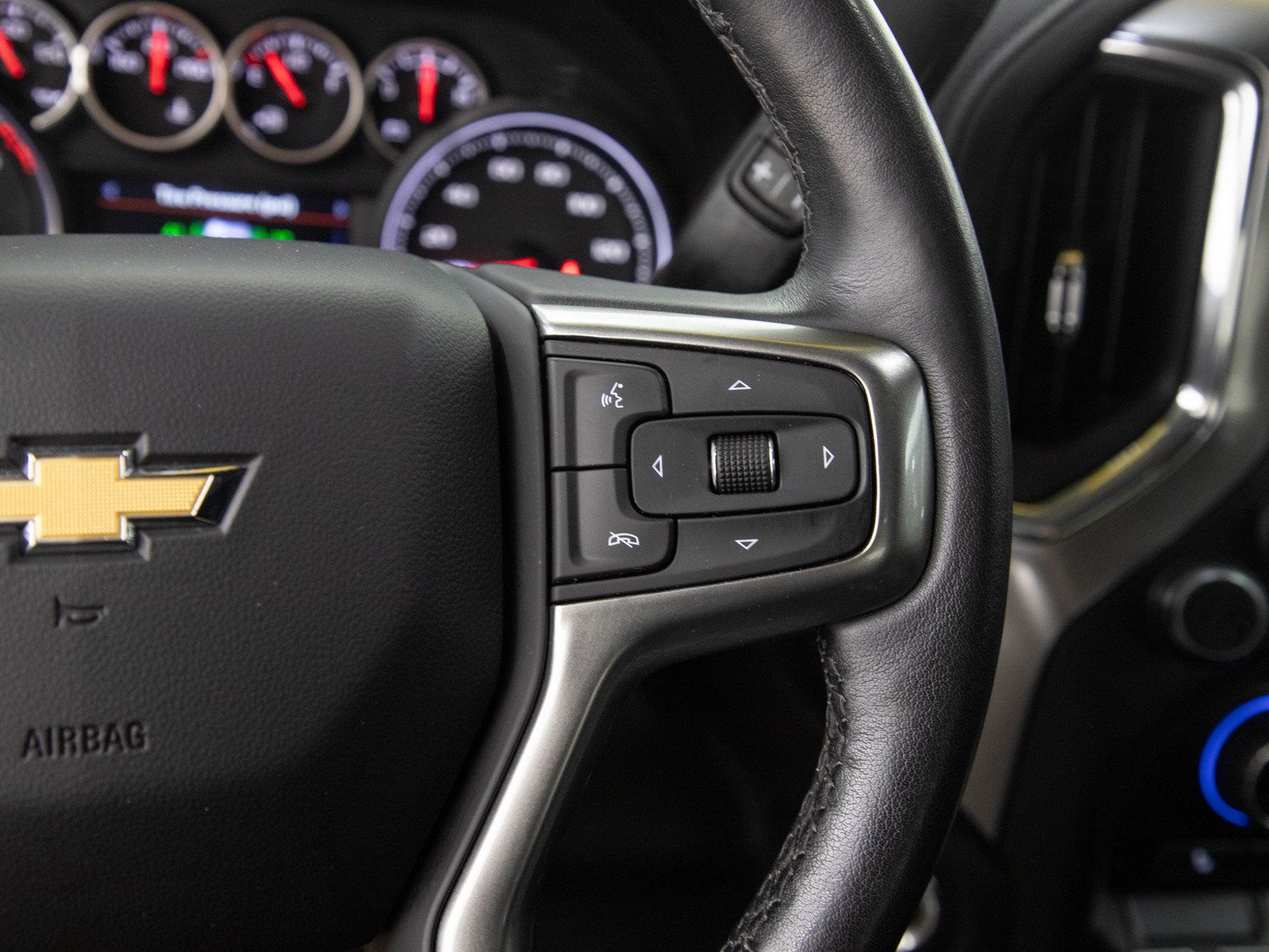 Used 2021 Chevrolet Silverado 1500 LT AWD/4WD image 27