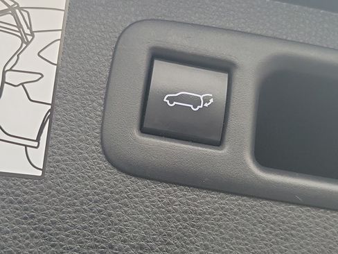 Used 2022 Toyota Highlander Limited AWD/4WD image 12