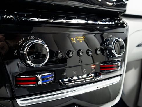 Used 2021 Rolls-Royce Phantom Sedan RWD image 91