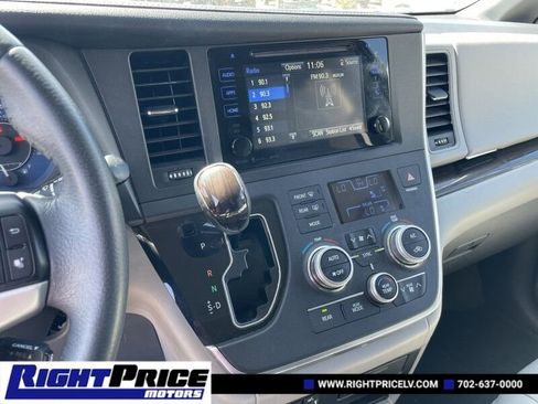 Used 2017 Toyota Sienna XLE image 17