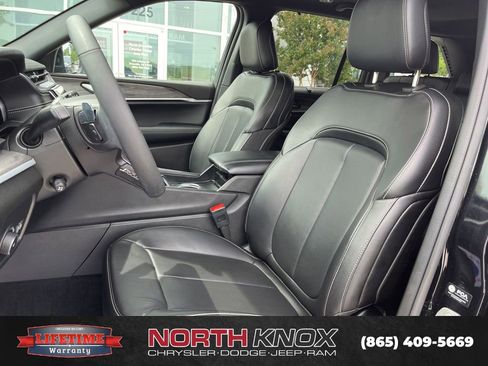 Used 2024 Jeep Grand Cherokee Limited w/ Luxury Tech Group II AWD/4WD image 5