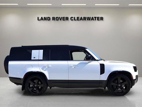 Used 2024 Land Rover Defender 130 X-Dynamic SE image 5