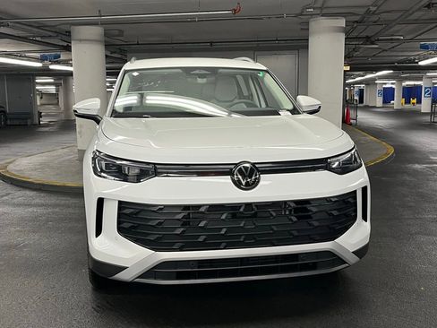 New 2025 Volkswagen Tiguan SE image 31