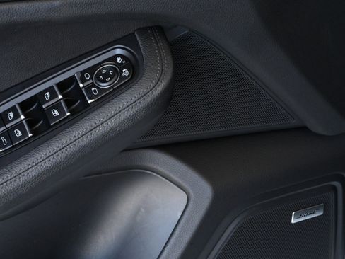 Used 2018 Porsche Macan AWD/4WD image 30