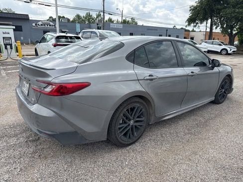 Used 2025 Toyota Camry SE FWD image 4