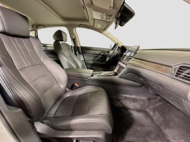 Used 2020 Honda Accord Touring image 28
