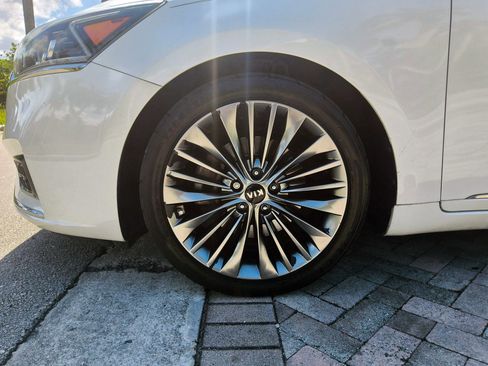 Used 2019 Kia Cadenza Limited FWD image 51