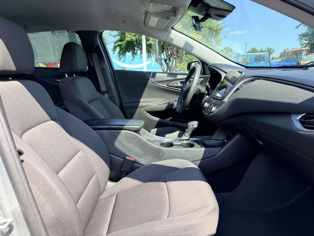 Used 2025 Chevrolet Malibu LT FWD image 9