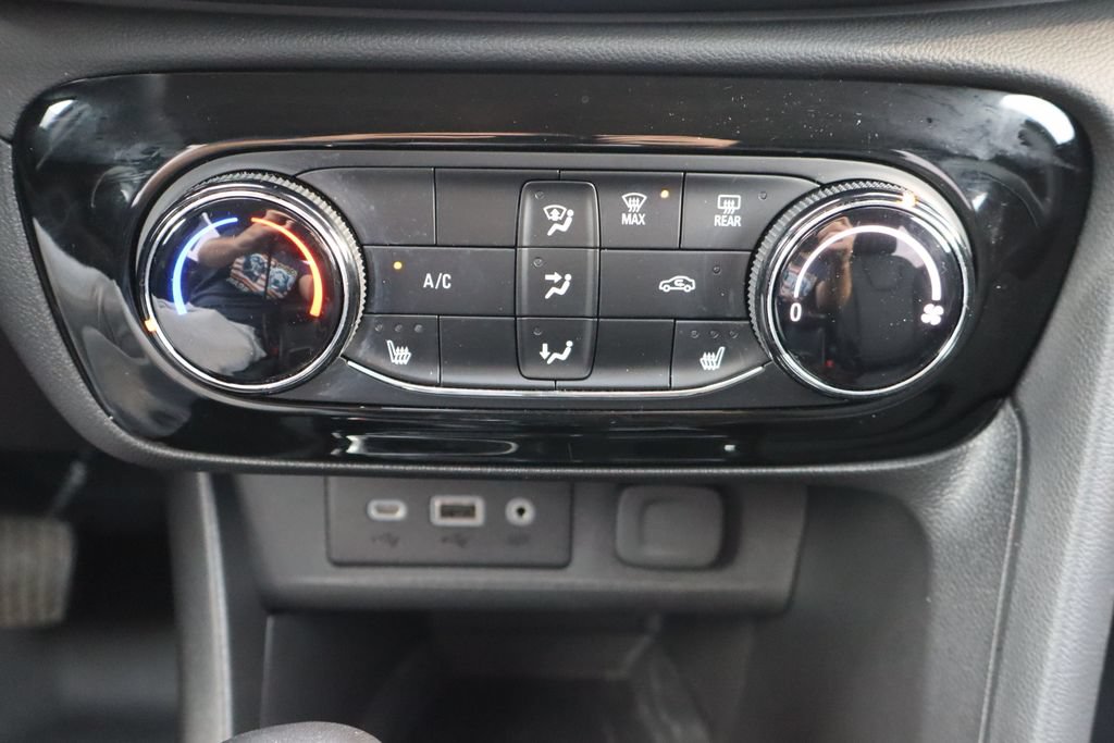 Used 2023 Buick Encore GX Preferred w/ Cold Weather Comfort Package FWD image 12