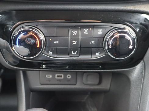 Used 2023 Buick Encore GX Preferred w/ Cold Weather Comfort Package FWD image 12