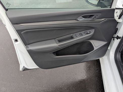 Used 2024 Volkswagen Golf R image 14