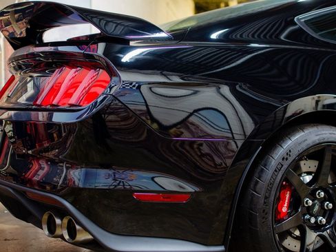 Used 2017 Ford Mustang Shelby GT350R w/ GT350R Equipment Group 920A image 8