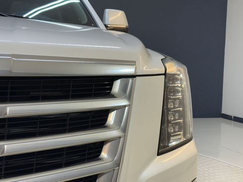 Used 2018 Cadillac Escalade Luxury image 22