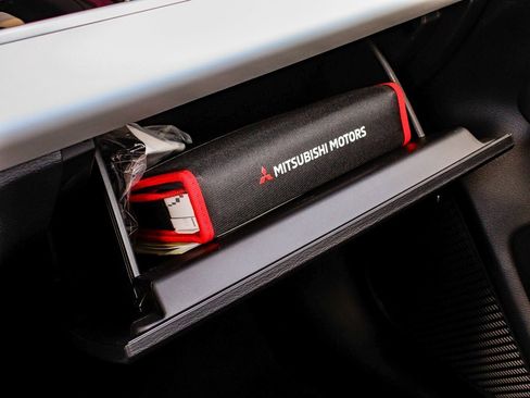 New 2025 Mitsubishi Outlander SE image 18