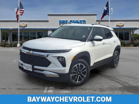 Used 2025 Chevrolet TrailBlazer LT image 1