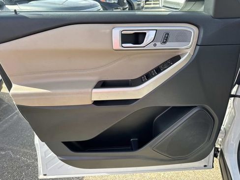 Used 2023 Ford Explorer Limited image 22