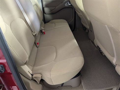 Used 2015 Nissan Frontier SV image 27