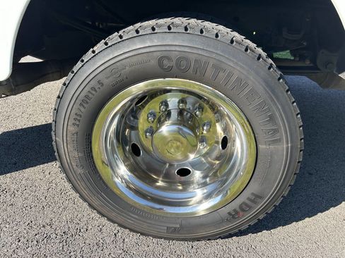 Used 2017 Ford F550 4x4 Regular Cab Super Duty image 46