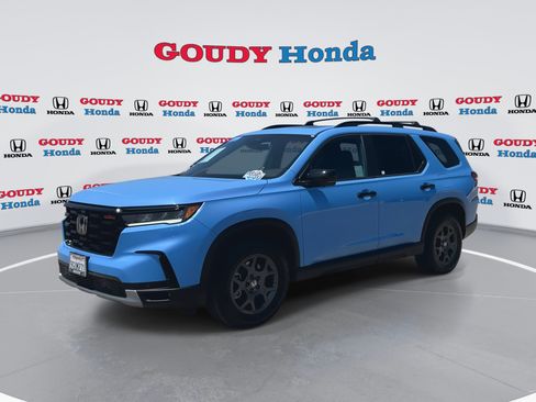 Certified 2023 Honda Pilot TrailSport image 4