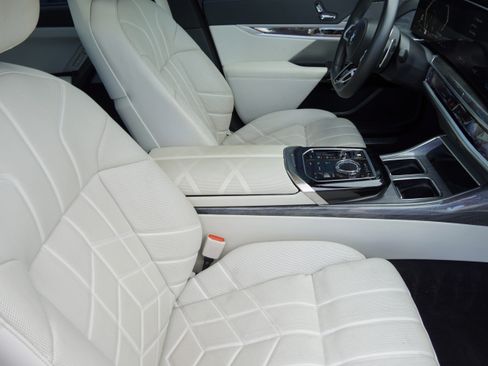 Certified 2023 BMW 760i xDrive w/ Executive Package AWD/4WD image 9