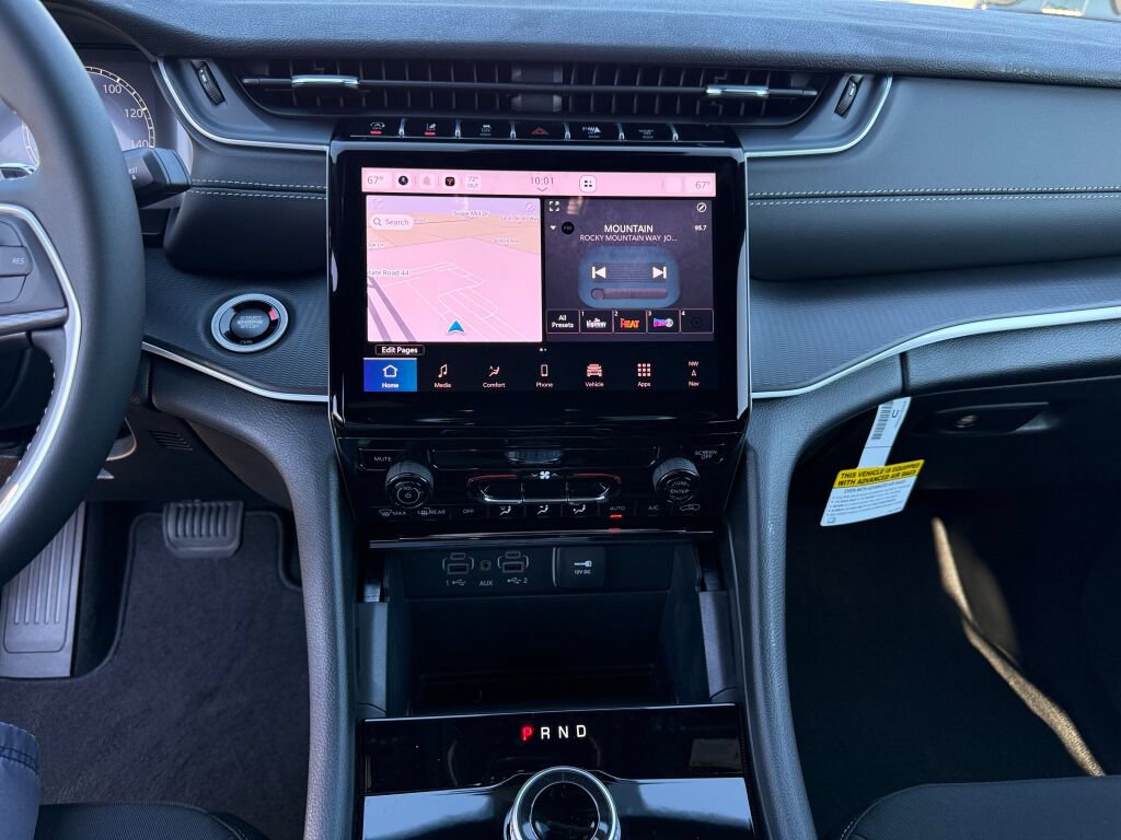 New 2027 Jeep Grand Cherokee Laredo RWD image 22