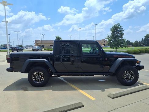 Used 2024 Jeep Gladiator Mojave w/ Convenience Group AWD/4WD image 5