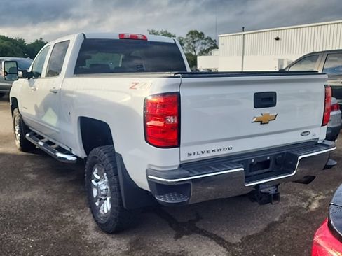 Used 2019 Chevrolet Silverado 2500 LT w/ LT Convenience Package AWD/4WD image 2