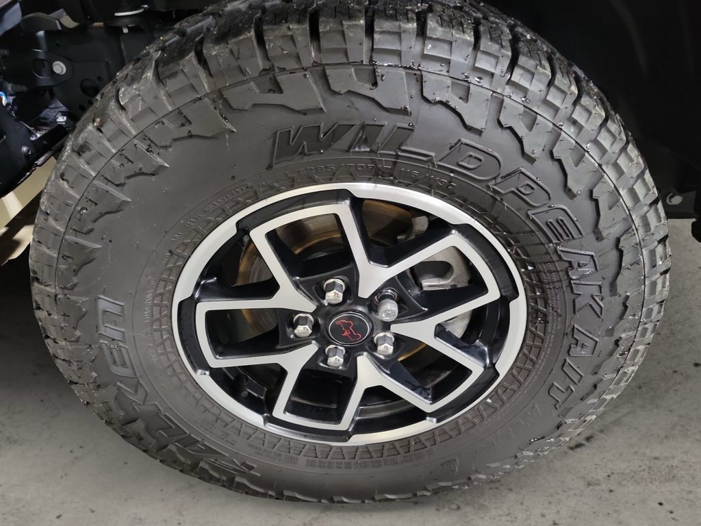 Used 2025 Jeep Gladiator Rubicon AWD/4WD image 9