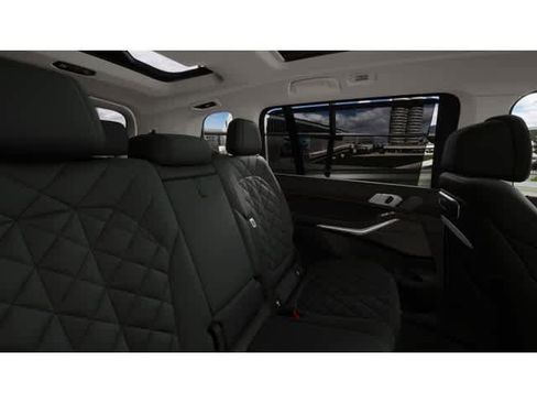 Used 2026 BMW X7 xDrive40i image 12