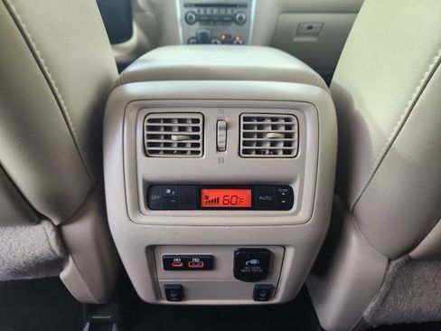Used 2020 Nissan Pathfinder SL AWD/4WD image 16