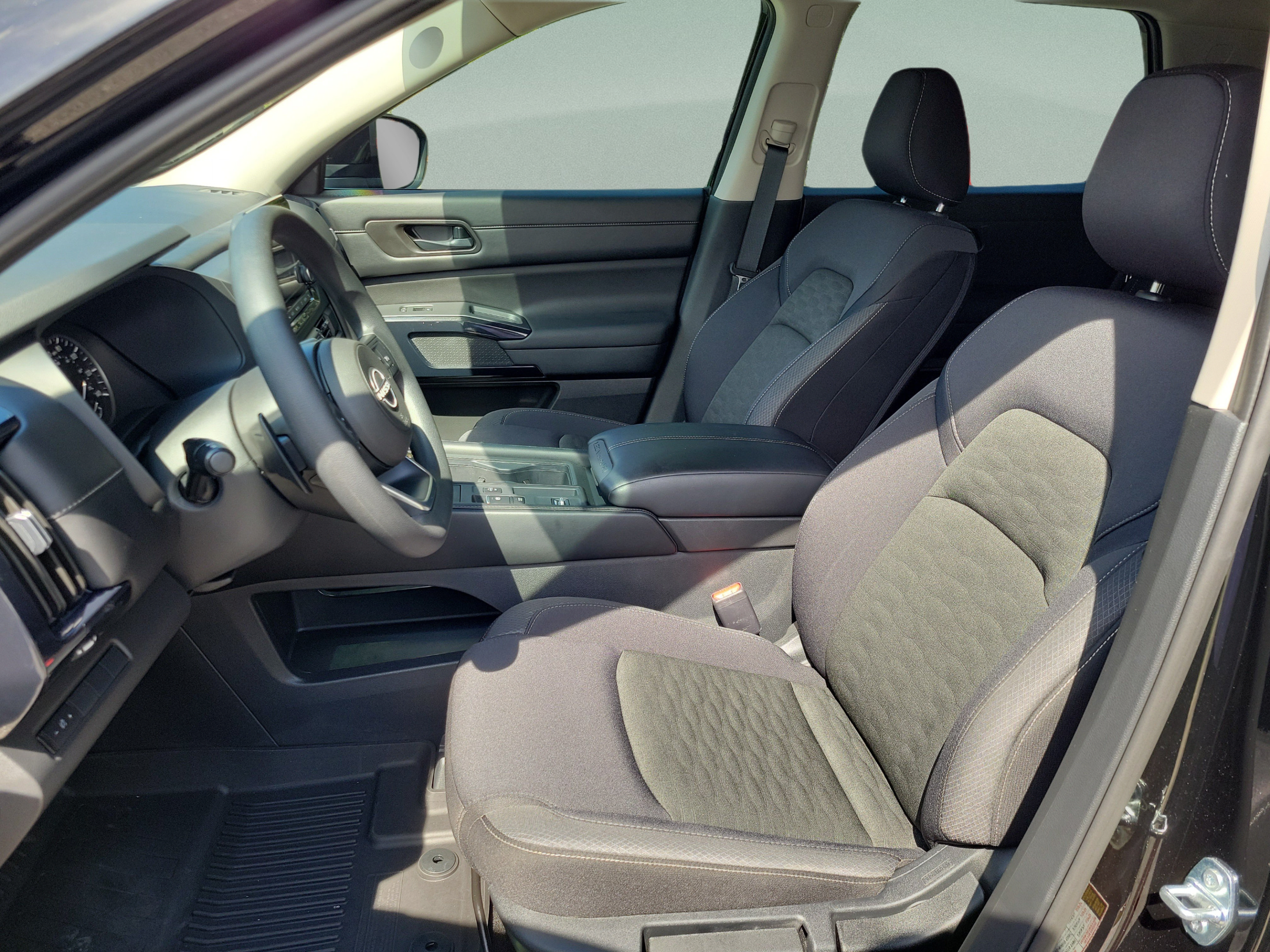 Certified 2025 Nissan Pathfinder S FWD image 14