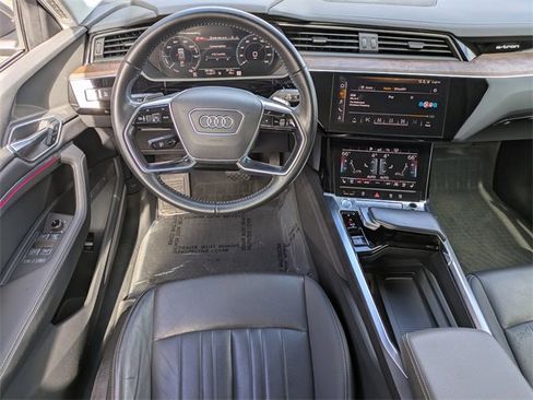 Used 2019 Audi e-tron Premium Plus image 18