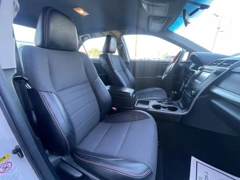 Used 2017 Toyota Camry SE FWD image 13