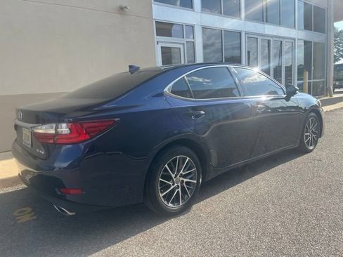Used 2018 Lexus ES 350 w/ Luxury Package w/Wood Trim FWD image 4