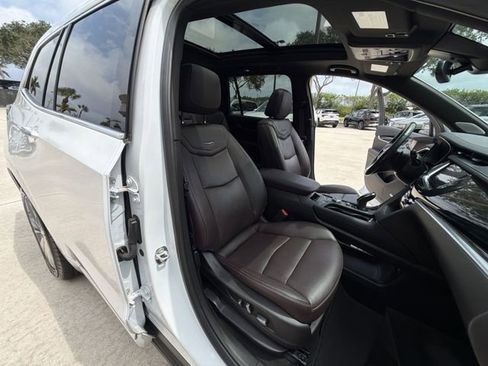 Certified 2024 Cadillac XT6 Premium Luxury FWD image 31